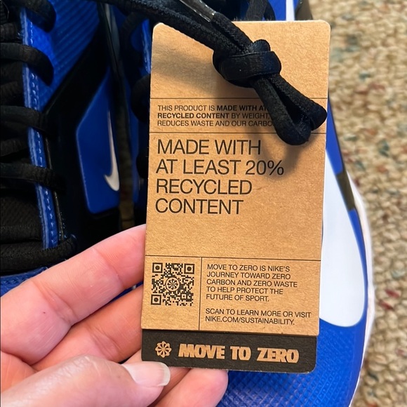 Nike Blue and Black Athletic Shoes for Performance - Picture 2 of 8
